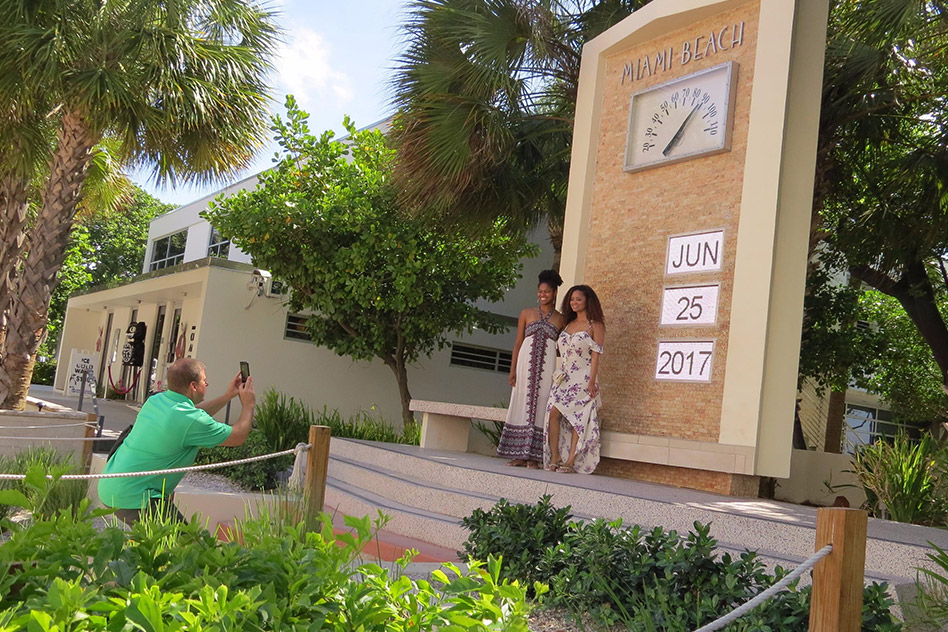 Art Deco Walking tour: Miami Beach Thermometer