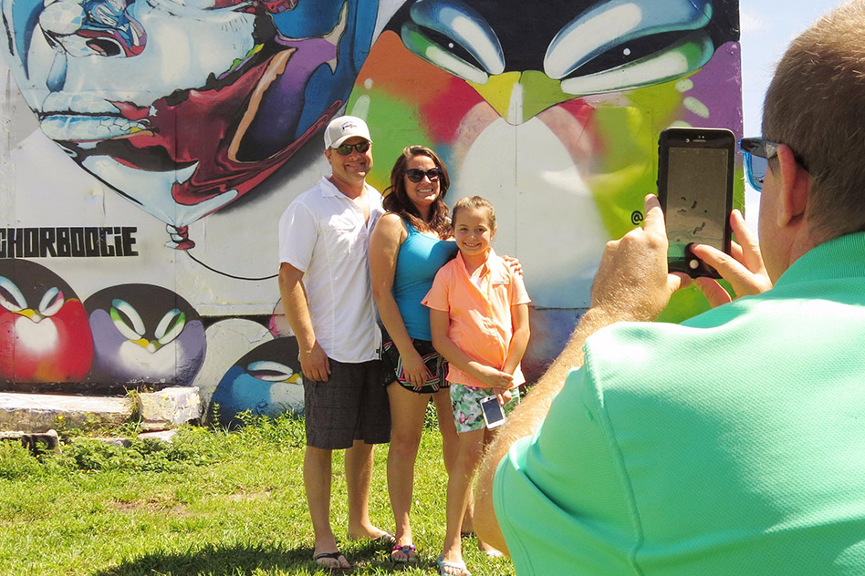 Wynwood Art District: Taking a family photo at the Wake Up mural
