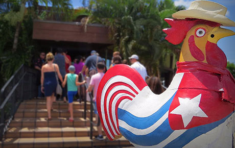 La Carreta rooster outside the restaurant