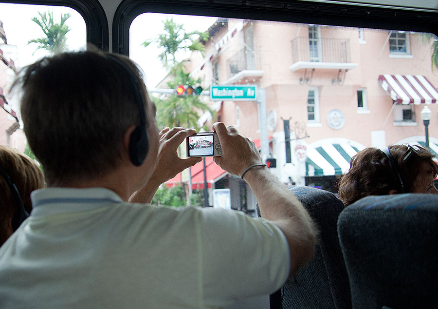 The Bus: potless clean windows